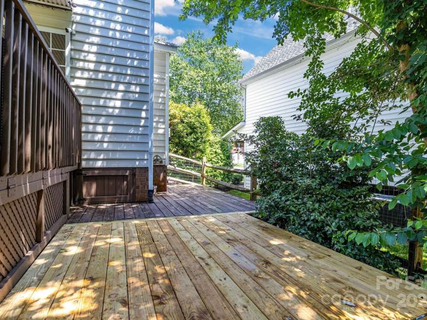 1458 Bedlington Drive, Charlotte, NC 28269.  MLS# CAR4257940, YatesRealty ID 12263. 