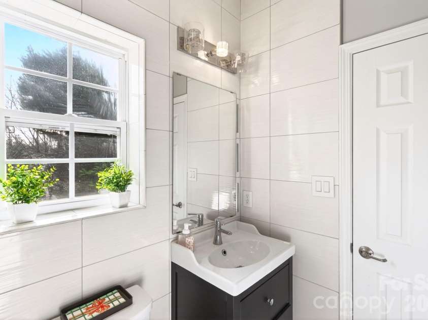 1458 Bedlington Drive, Charlotte, NC 28269.  MLS# CAR4338166, YatesRealty ID 12263. 