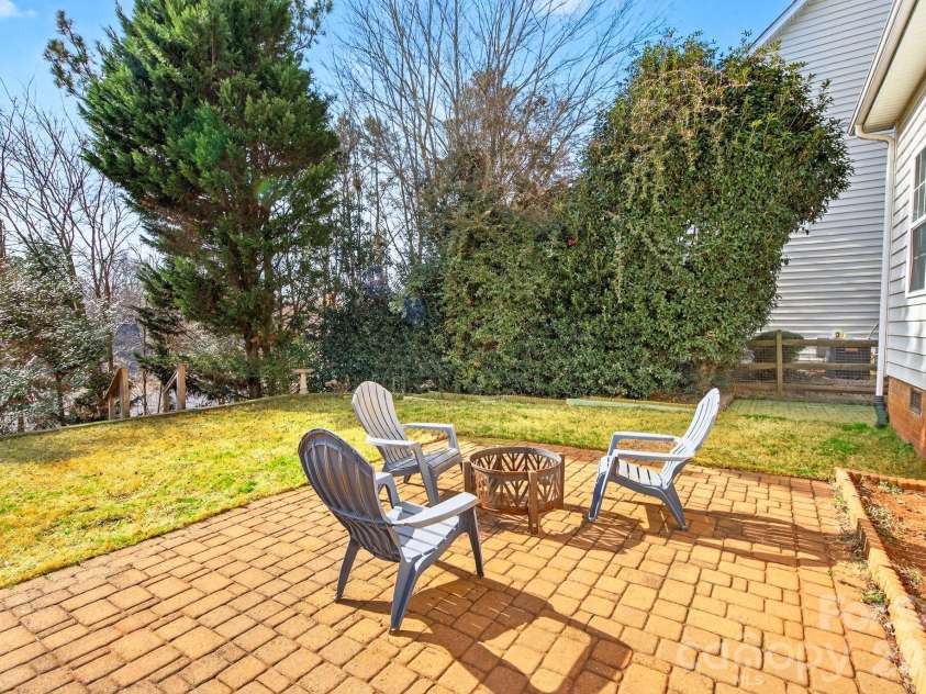 1458 Bedlington Drive, Charlotte, NC 28269.  MLS# CAR4338166, YatesRealty ID 12263. 