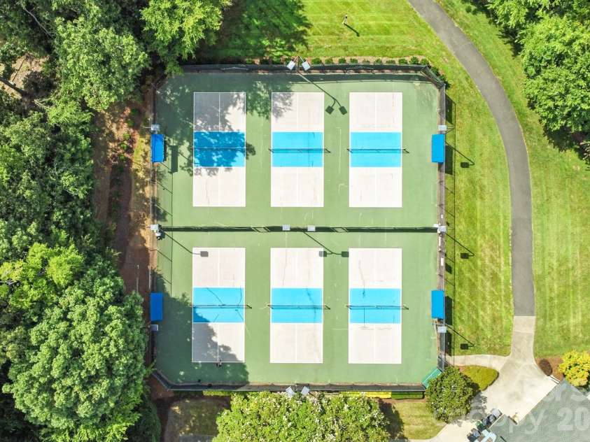 1458 Bedlington Drive, Charlotte, NC 28269.  MLS# CAR4338166, YatesRealty ID 12263. 