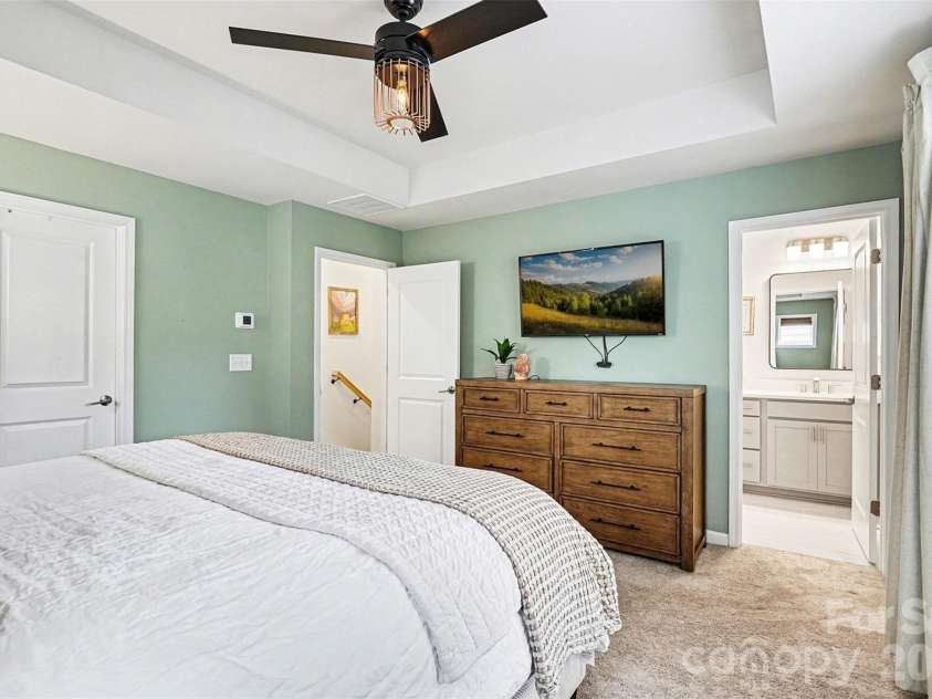 7017 Running Spring Drive, Charlotte, NC 28205.  MLS# CAR4346038, YatesRealty ID 12263. 
