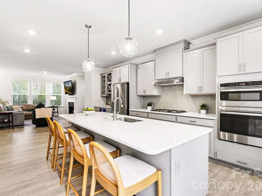 7017 Running Spring Drive, Charlotte, NC 28205.  MLS# CAR4346038, YatesRealty ID 12263. 