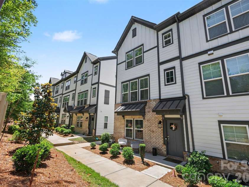 7017 Running Spring Drive, Charlotte, NC 28205.  MLS# CAR4346038, YatesRealty ID 12263. 