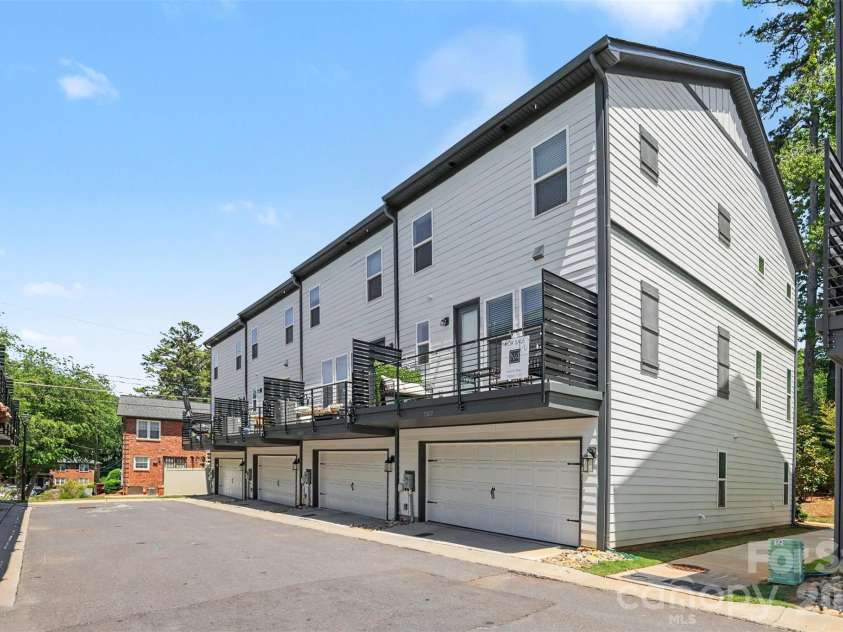 7017 Running Spring Drive, Charlotte, NC 28205.  MLS# CAR4346038, YatesRealty ID 12263. 