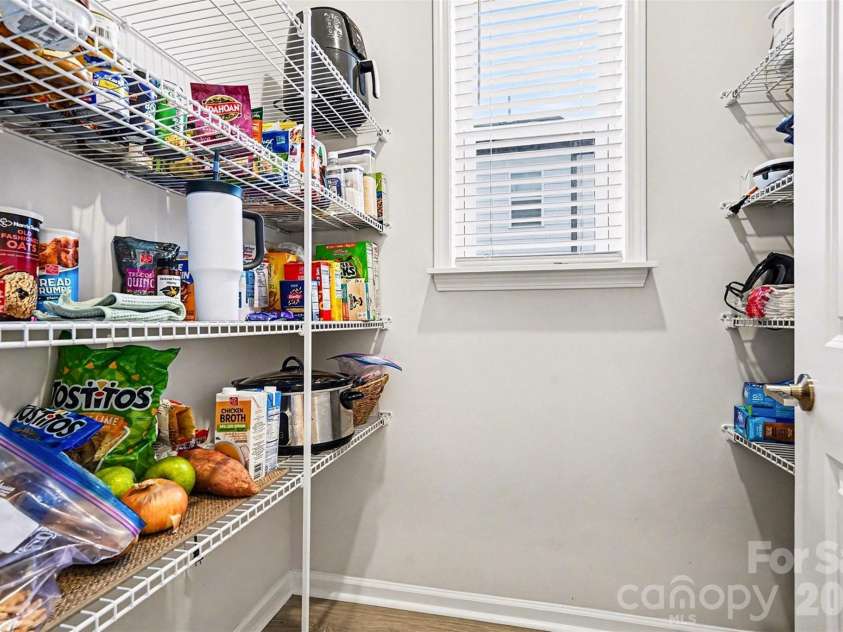 7017 Running Spring Drive, Charlotte, NC 28205.  MLS# CAR4346038, YatesRealty ID 12263. Half bath on main