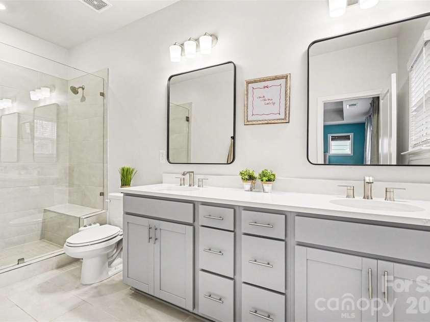 7017 Running Spring Drive, Charlotte, NC 28205.  MLS# CAR4346038, YatesRealty ID 12263. Primary bathroom