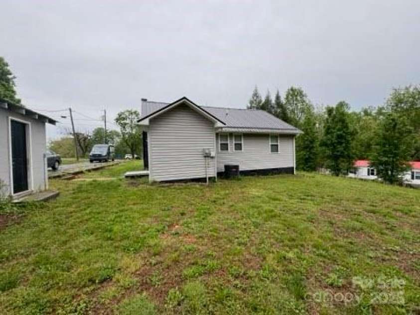 2342 Brookwood Drive, Valdese, NC 28690.  MLS# CAR4251020, YatesRealty ID 12264. 