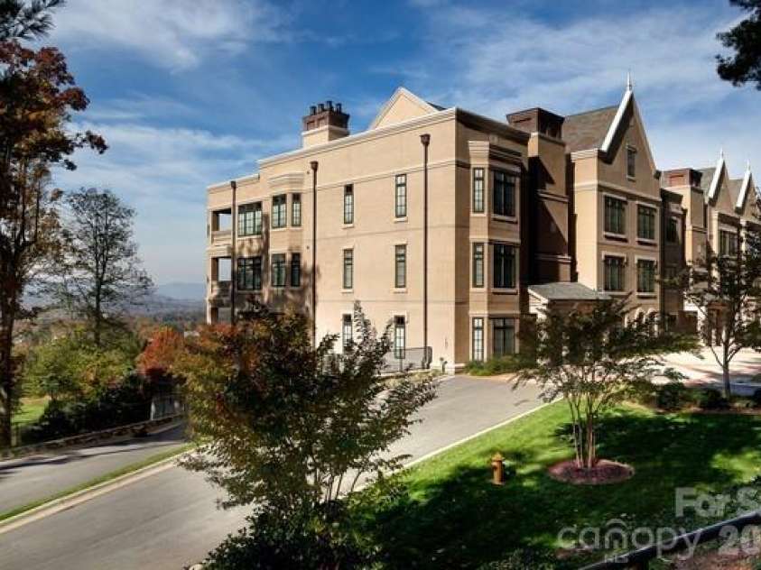 288 Macon Avenue, Asheville, NC 28804.  MLS# CAR4343103, YatesRealty ID 12265. 