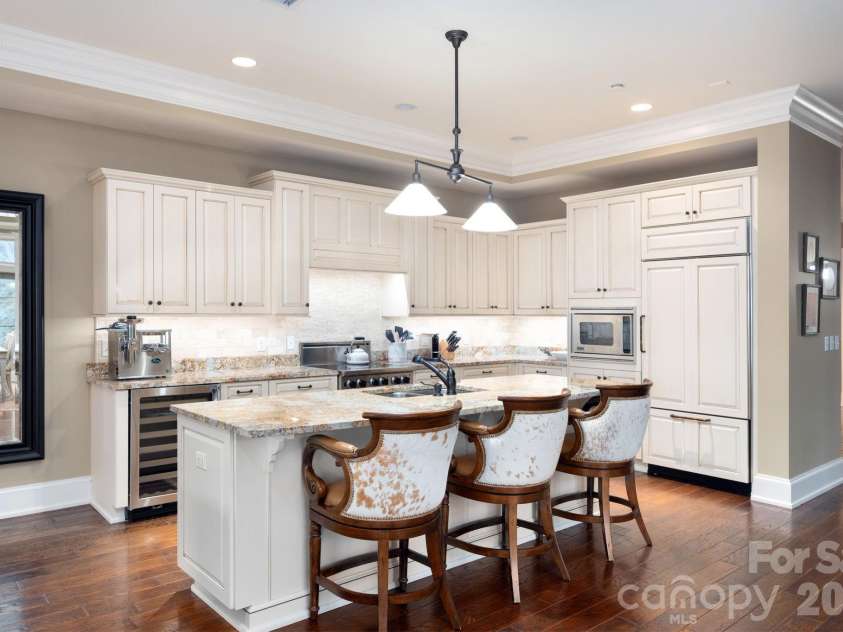 288 Macon Avenue, Asheville, NC 28804.  MLS# CAR4343103, YatesRealty ID 12265. 
