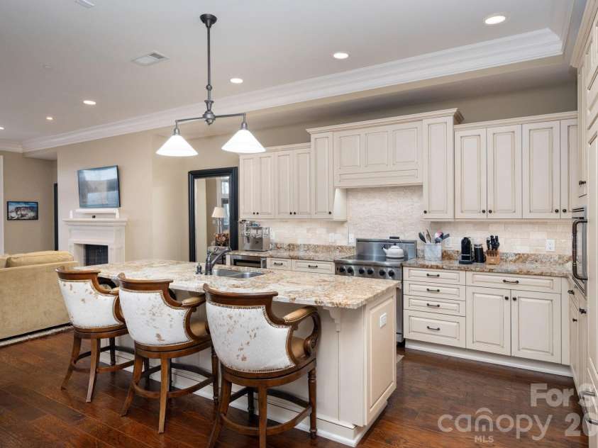288 Macon Avenue, Asheville, NC 28804.  MLS# CAR4343103, YatesRealty ID 12265. 