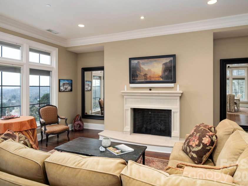 288 Macon Avenue, Asheville, NC 28804.  MLS# CAR4343103, YatesRealty ID 12265. 