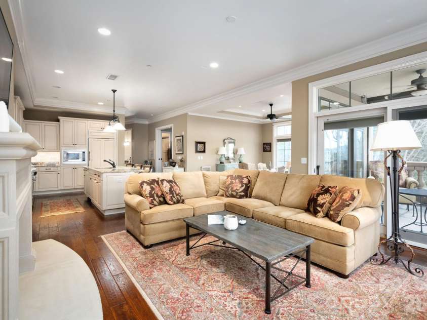 288 Macon Avenue, Asheville, NC 28804.  MLS# CAR4343103, YatesRealty ID 12265. 