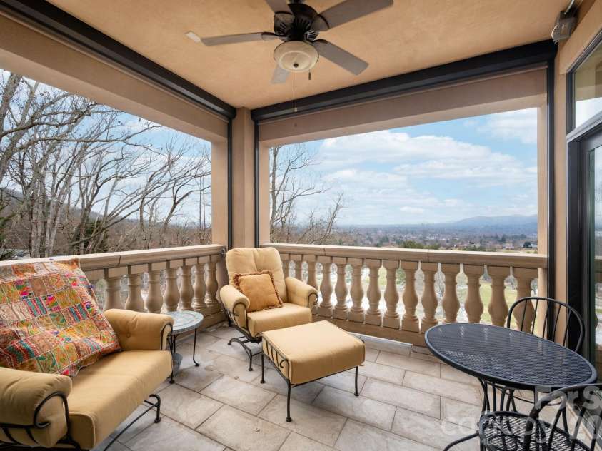 288 Macon Avenue, Asheville, NC 28804.  MLS# CAR4343103, YatesRealty ID 12265. 