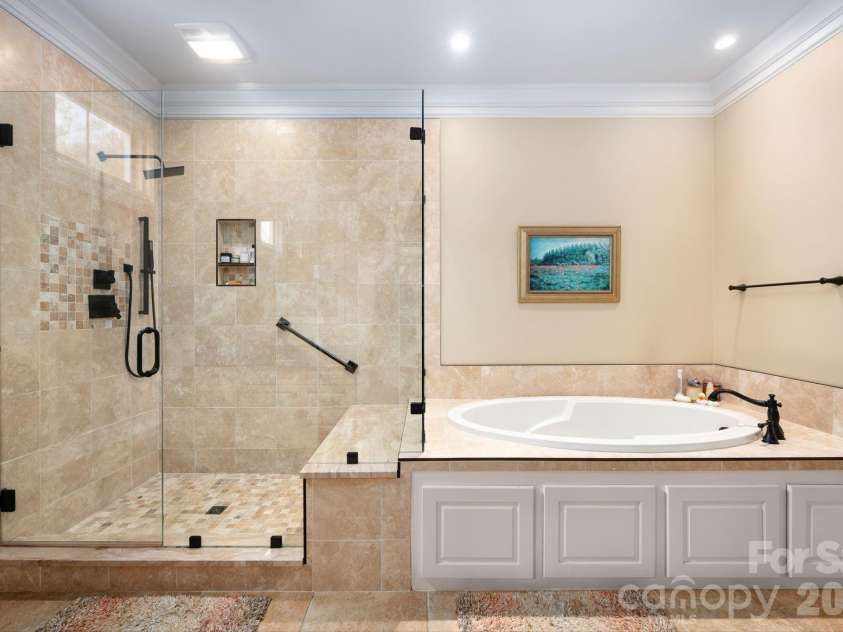 288 Macon Avenue, Asheville, NC 28804.  MLS# CAR4343103, YatesRealty ID 12265. Primary Bath