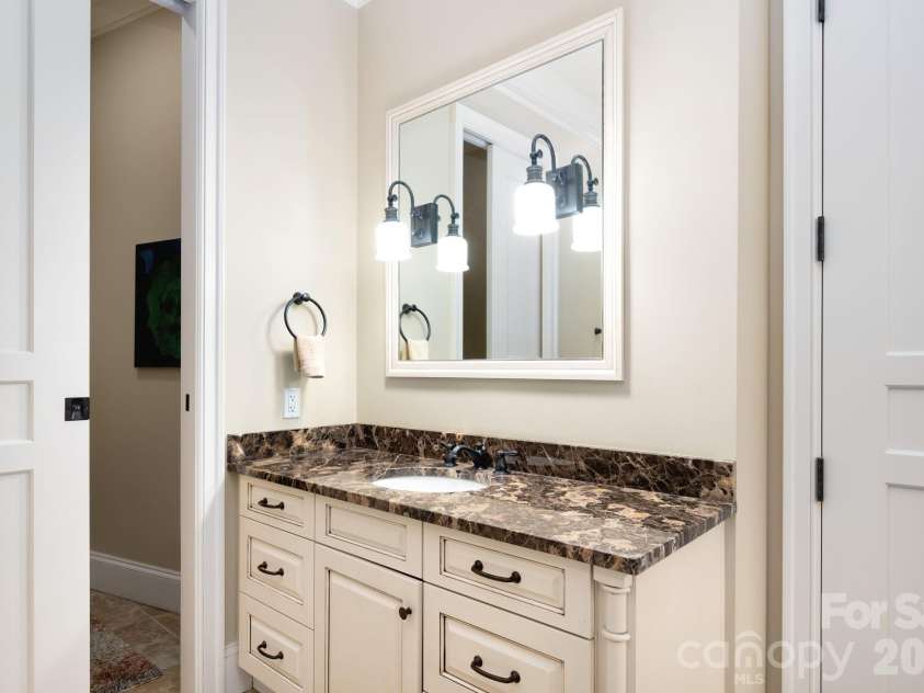 288 Macon Avenue, Asheville, NC 28804.  MLS# CAR4343103, YatesRealty ID 12265. Second Bath