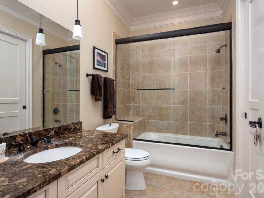 288 Macon Avenue, Asheville, NC 28804.  MLS# CAR4343103, YatesRealty ID 12265. Second Bath