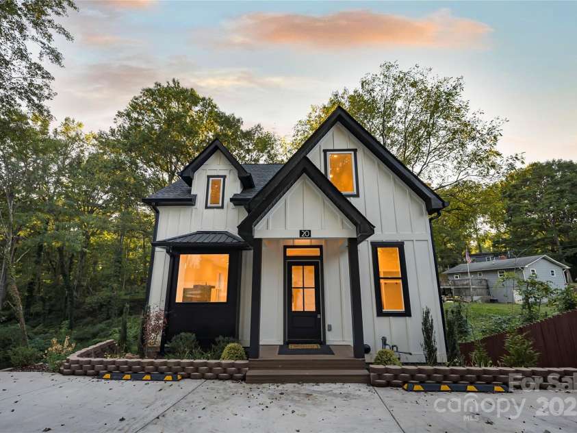 20 Rash Road, Asheville, NC 28806.  MLS# CAR4308785, YatesRealty ID 12266. 