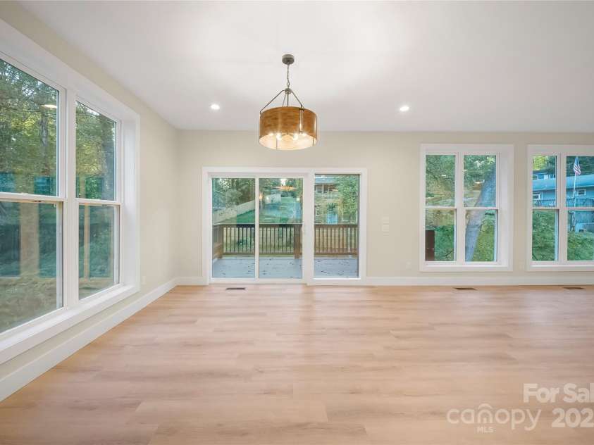 20 Rash Road, Asheville, NC 28806.  MLS# CAR4308785, YatesRealty ID 12266. 