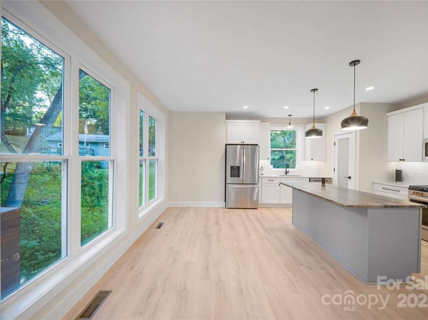 20 Rash Road, Asheville, NC 28806.  MLS# CAR4308785, YatesRealty ID 12266. 