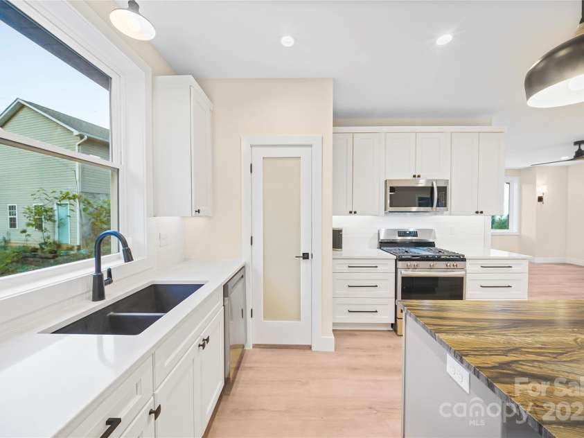 20 Rash Road, Asheville, NC 28806.  MLS# CAR4308785, YatesRealty ID 12266. 