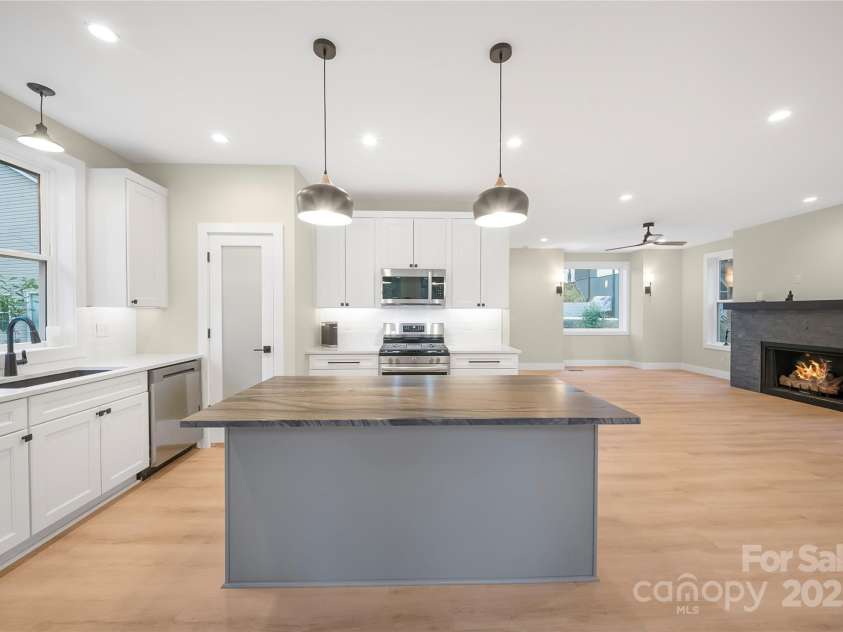 20 Rash Road, Asheville, NC 28806.  MLS# CAR4308785, YatesRealty ID 12266. 