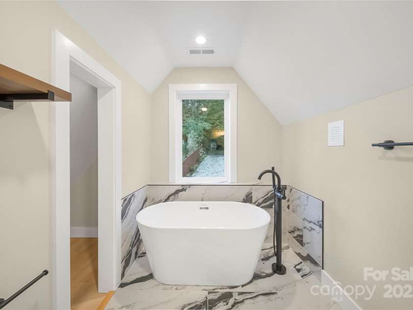 20 Rash Road, Asheville, NC 28806.  MLS# CAR4308785, YatesRealty ID 12266. 