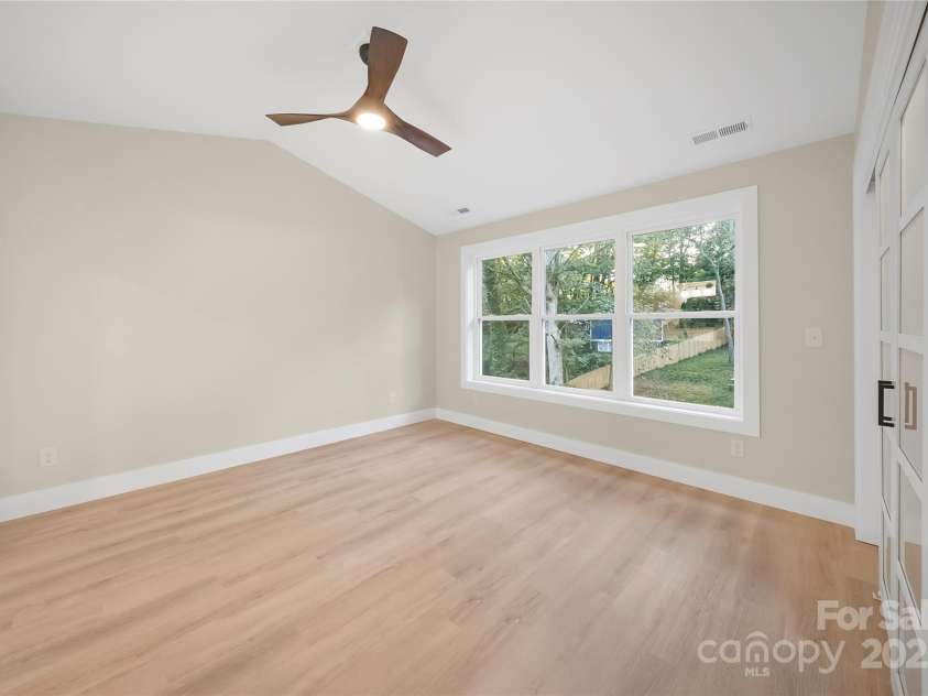 20 Rash Road, Asheville, NC 28806.  MLS# CAR4308785, YatesRealty ID 12266. 