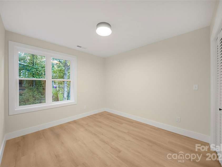 20 Rash Road, Asheville, NC 28806.  MLS# CAR4308785, YatesRealty ID 12266. 