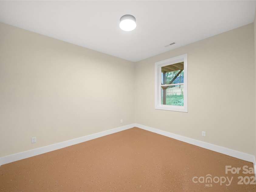 20 Rash Road, Asheville, NC 28806.  MLS# CAR4308785, YatesRealty ID 12266. 