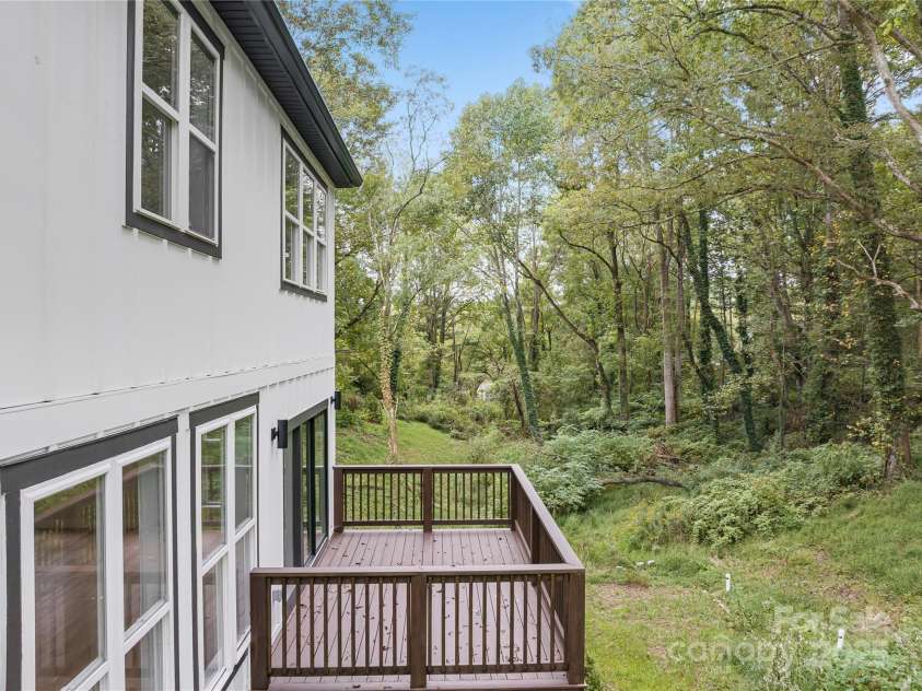 20 Rash Road, Asheville, NC 28806.  MLS# CAR4308785, YatesRealty ID 12266. 