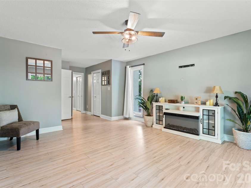 35 Heritage Drive, Clover, SC 29710.  MLS# CAR4317648, YatesRealty ID 12267. 