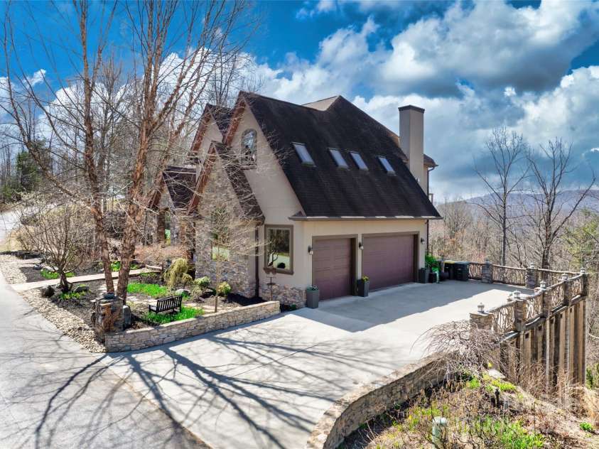 56 Chimney Crest Drive, Asheville, NC 28806.  MLS# CAR4235691, YatesRealty ID 12268. 