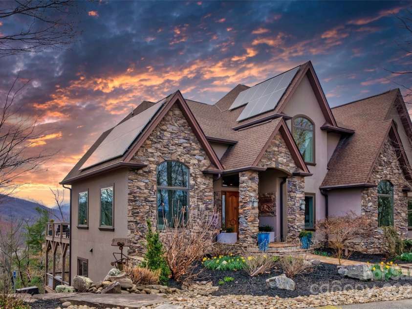 56 Chimney Crest Drive, Asheville, NC 28806.  MLS# CAR4235691, YatesRealty ID 12268. 