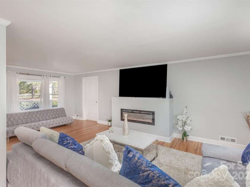 1201 Edgefield Avenue, Gastonia, NC 28052.  MLS# CAR4227953, YatesRealty ID 12269. 