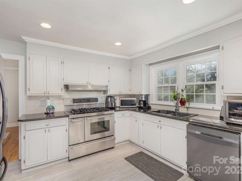 1201 Edgefield Avenue, Gastonia, NC 28052.  MLS# CAR4227953, YatesRealty ID 12269. 