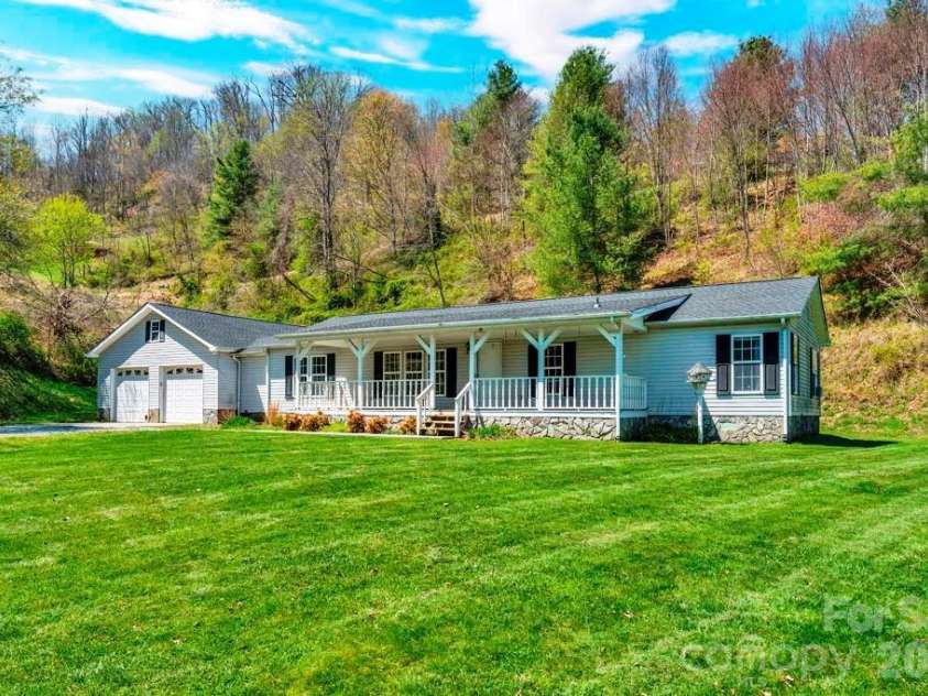 228 Vilas Overlook Drive, Vilas, NC 28692.  MLS# CAR4369701, YatesRealty ID 12269. 
