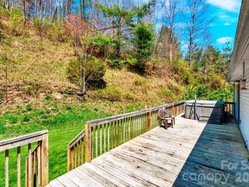 228 Vilas Overlook Drive, Vilas, NC 28692.  MLS# CAR4369701, YatesRealty ID 12269. 