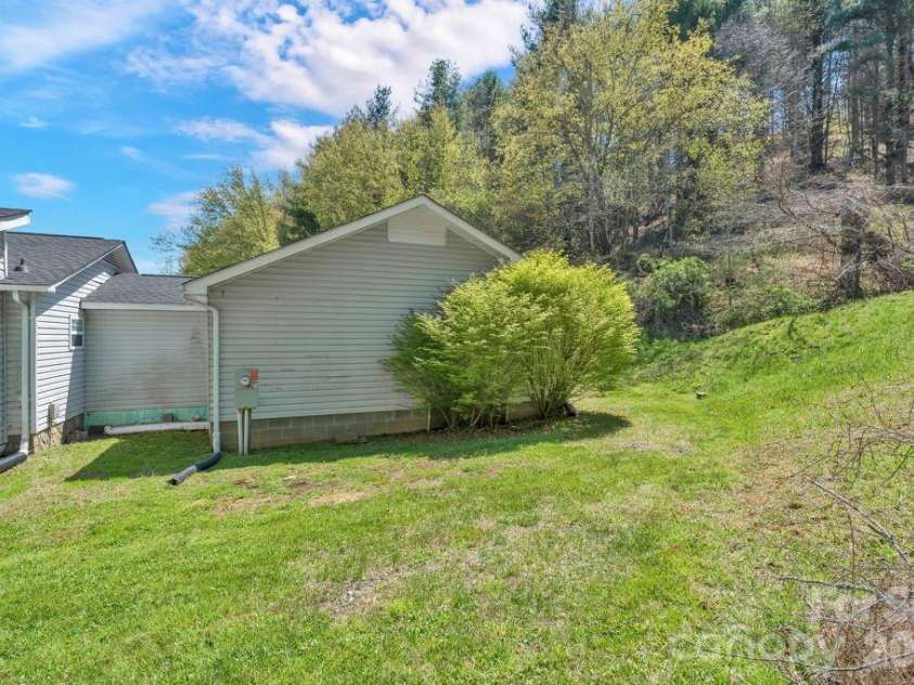 228 Vilas Overlook Drive, Vilas, NC 28692.  MLS# CAR4369701, YatesRealty ID 12269. 