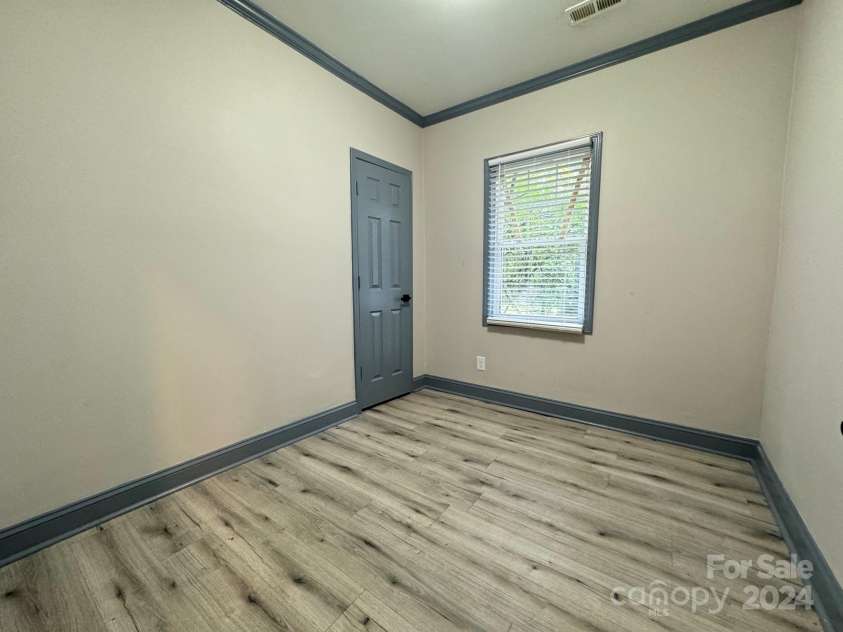 2216 Tate Street, Charlotte, NC 28216.  MLS# CAR4185695, YatesRealty ID 1227. 
