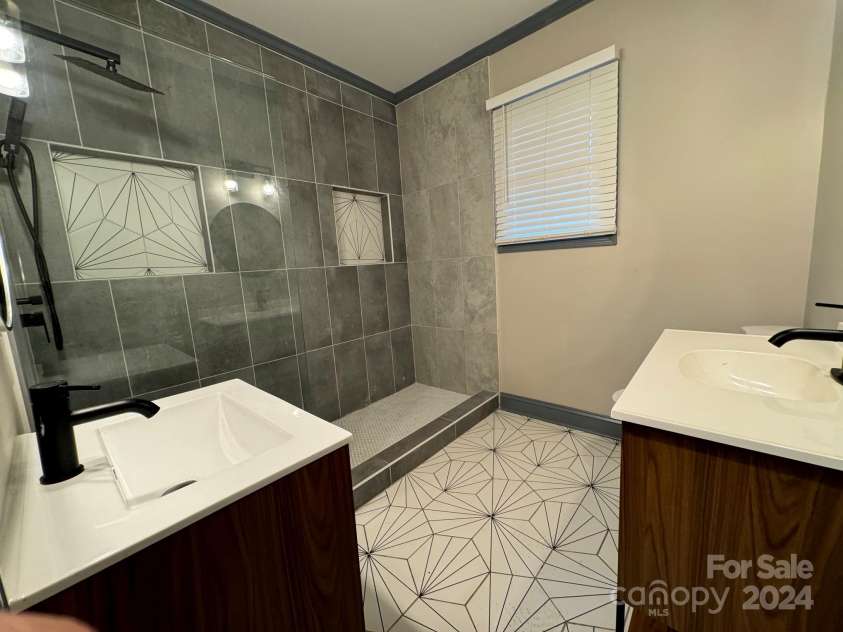 2216 Tate Street, Charlotte, NC 28216.  MLS# CAR4185695, YatesRealty ID 1227. 