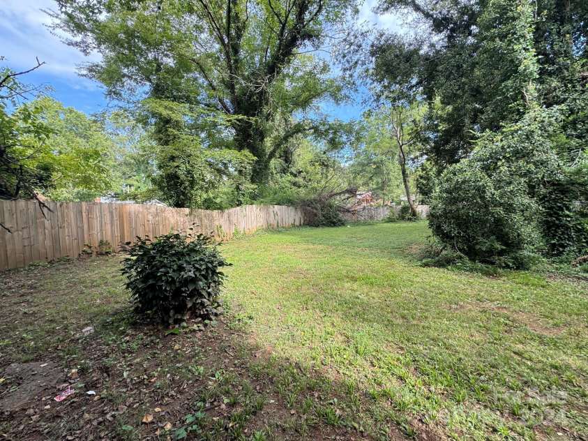 2216 Tate Street, Charlotte, NC 28216.  MLS# CAR4185695, YatesRealty ID 1227. 