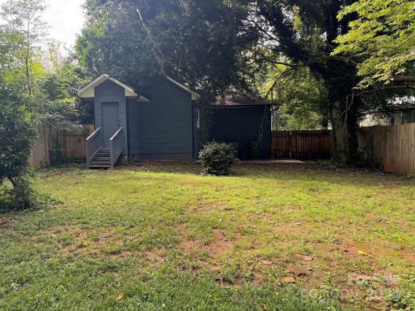 2216 Tate Street, Charlotte, NC 28216.  MLS# CAR4185695, YatesRealty ID 1227. 