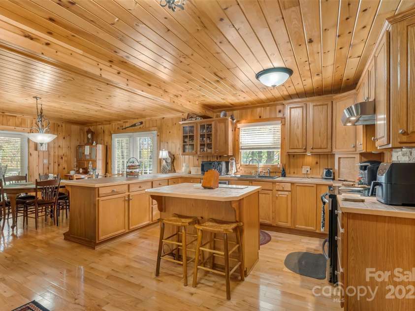 6151 Hemlock Lane, Newland, NC 28657.  MLS# CAR4316392, YatesRealty ID 1227. 