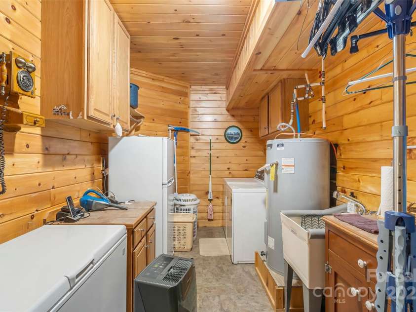 6151 Hemlock Lane, Newland, NC 28657.  MLS# CAR4316392, YatesRealty ID 1227. 