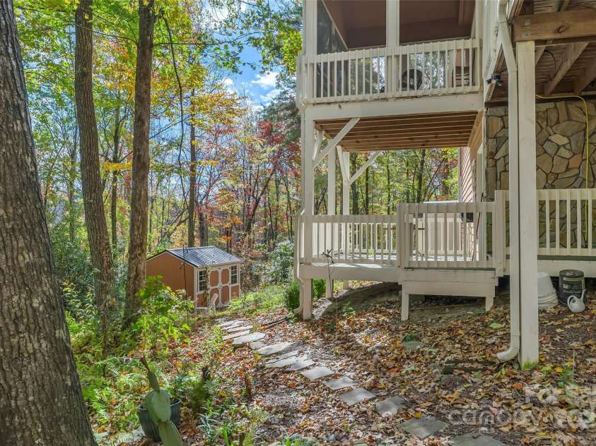 6151 Hemlock Lane, Newland, NC 28657.  MLS# CAR4316392, YatesRealty ID 1227. 