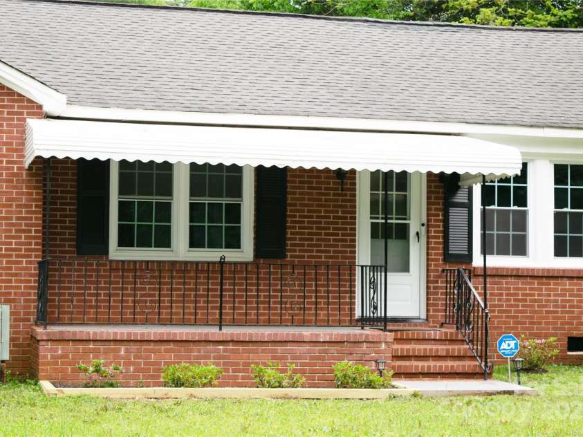 925 Grace Avenue, Lancaster, SC 29720.  MLS# CAR4254524, YatesRealty ID 12270. 