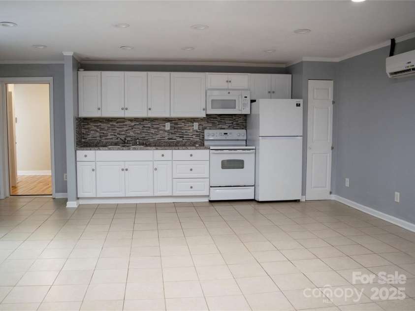 925 Grace Avenue, Lancaster, SC 29720.  MLS# CAR4254524, YatesRealty ID 12270. Apartment kitchen
