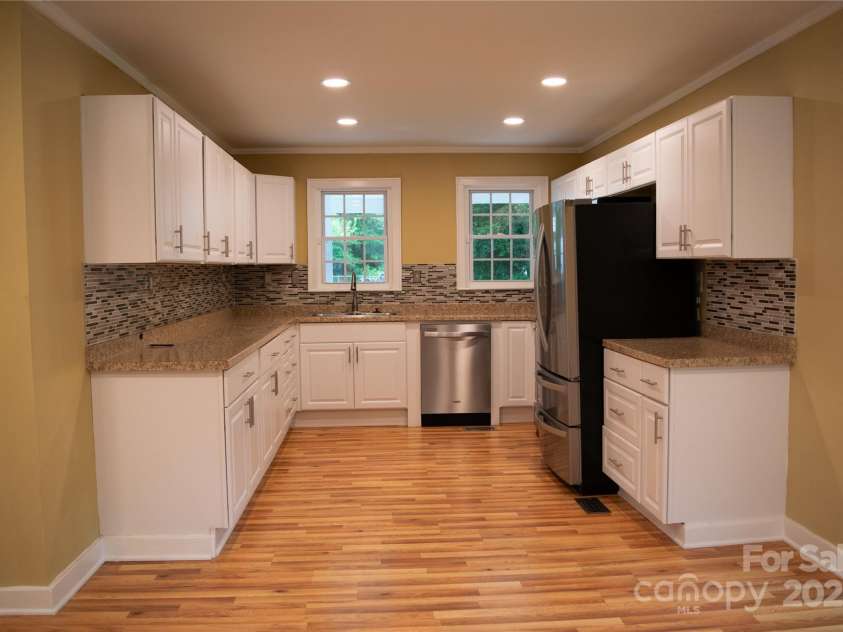 925 Grace Avenue, Lancaster, SC 29720.  MLS# CAR4254524, YatesRealty ID 12270. Main kitchen