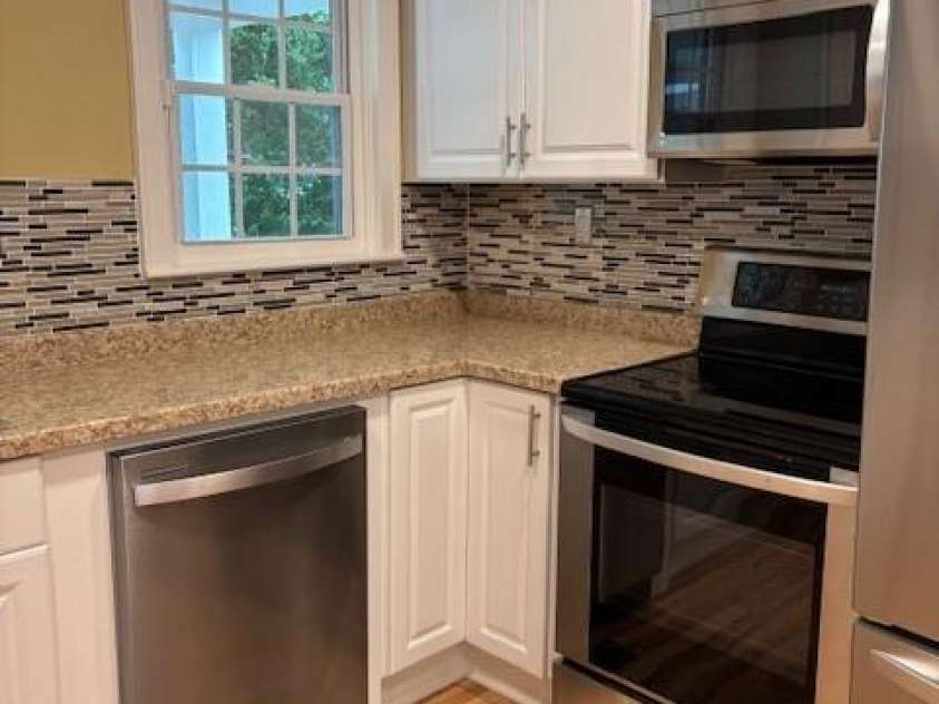 925 Grace Avenue, Lancaster, SC 29720.  MLS# CAR4254524, YatesRealty ID 12270. Main kitchen with s/s appliances