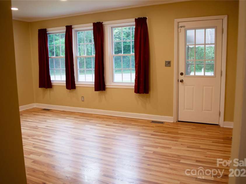 925 Grace Avenue, Lancaster, SC 29720.  MLS# CAR4254524, YatesRealty ID 12270. Main living area